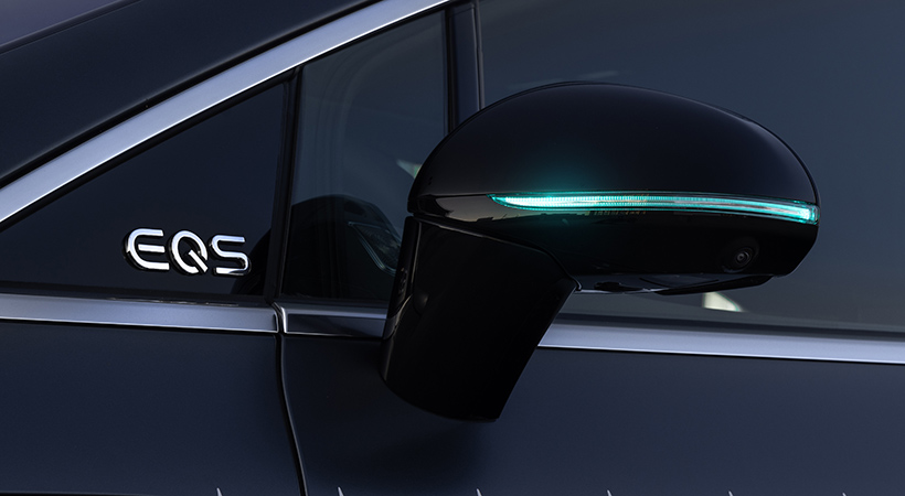 Luz turquesa en los espejos laterales. Fto: Mercedes-Benz