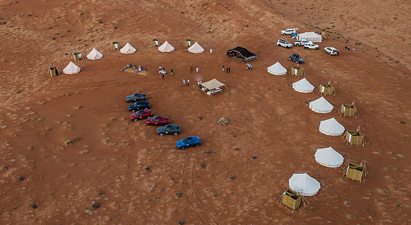 Los invitados tuvieron la oportunidad de disfrutar de una noche de glamping en el desierto. Foto: Lamborghini