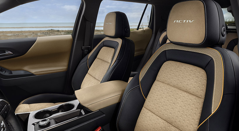 Interior con tapicerpia en colores Maple Sugar y negro del  Chevrolet Equinox Activ. Foto: Chevrolet 