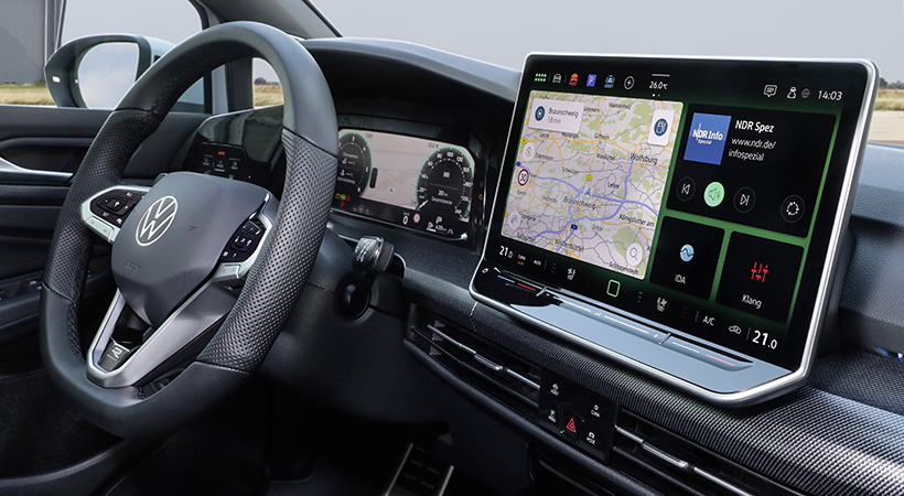 presentando una pantalla estilo tableta de 10.4 pulgadas en los Golf más asequibles y de 12.9 pulgadas en los modelos de gama alta.  Foto: Volkswagen