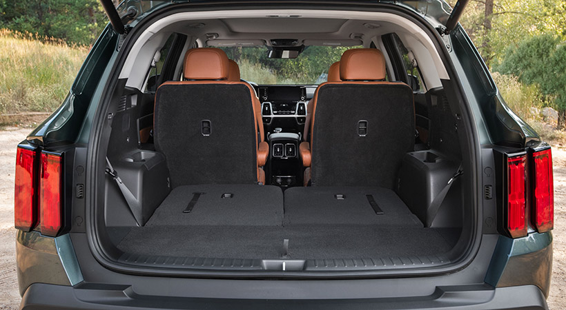 El espacio de almacenaje es suficiente para compras y equipaje. Foto: Kia
