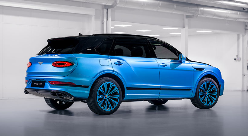 El encargo personalizado del Bentayga EWB mezcla los tonos exteriores Ónix y Azul Martín Pescador. Foto: Bentley