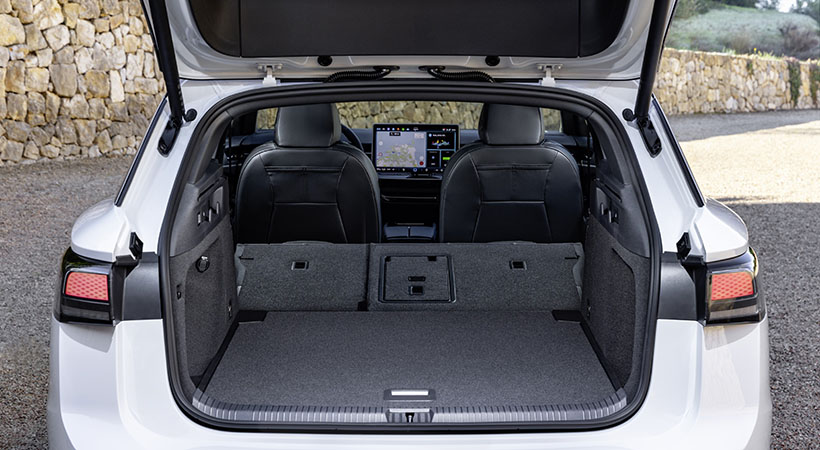 Al abatir el asiento trasero, la capacidad de carga aumenta a 60.5 pies cúbicos. Foto: Volkswagen