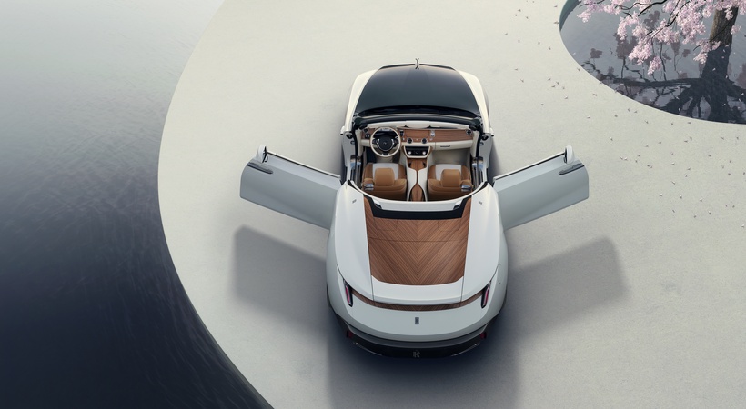 Rolls-Royce Arcadia Droptail: Elegancia atemporal y opulencia pura en cada detalle.