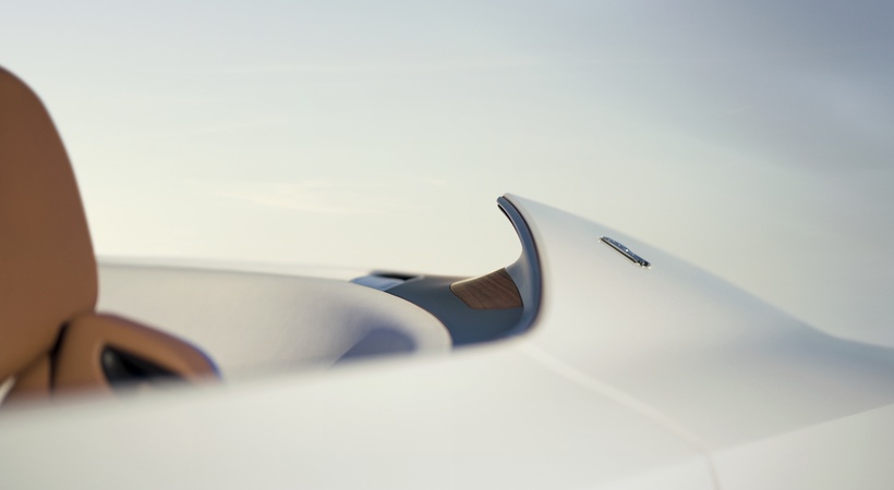 Rolls-Royce Arcadia Droptail: Elegancia atemporal y opulencia pura en cada detalle.