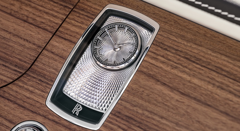 Rolls-Royce Arcadia Droptail: Elegancia atemporal y opulencia pura en cada detalle.