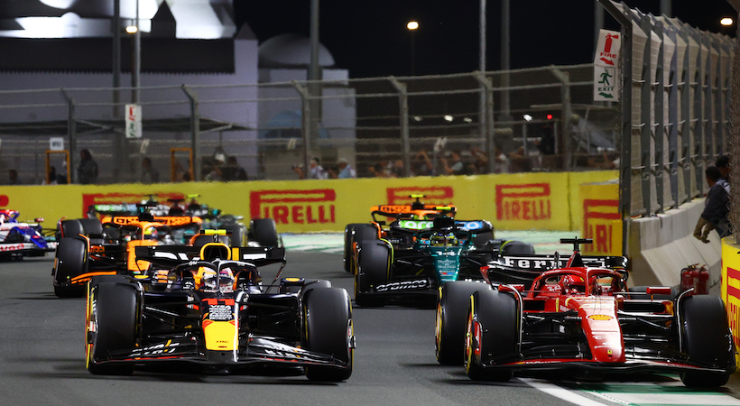 La Fórmula 1 corriendo durante el Gran Premio de Arabia Saudita 2024. Foto: Clive Rose/Red Bull