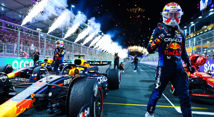 Max Verstappen celebrando su victoria durante el Gran Premio de Arabia Saudita 2024. Foto: Mark Thompson/Red Bull