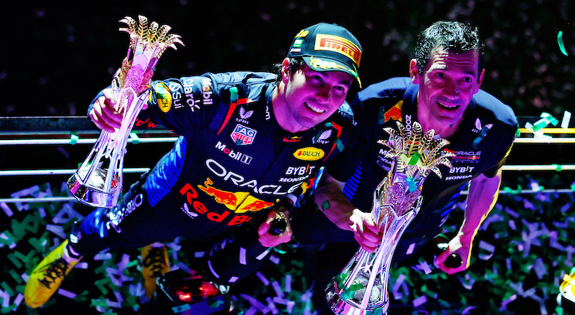 Sergio Pérez celebrando su victoria durante el Gran Premio de Arabia Saudita 2024. Foto: Clive Rose/Red Bull