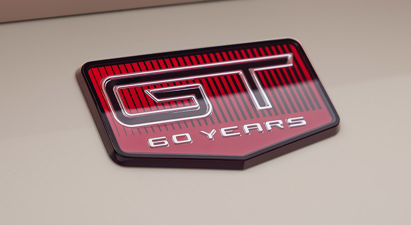 El paquete de Apariencia de 60 Aniversario incluye placas específicas. Foto: Ford