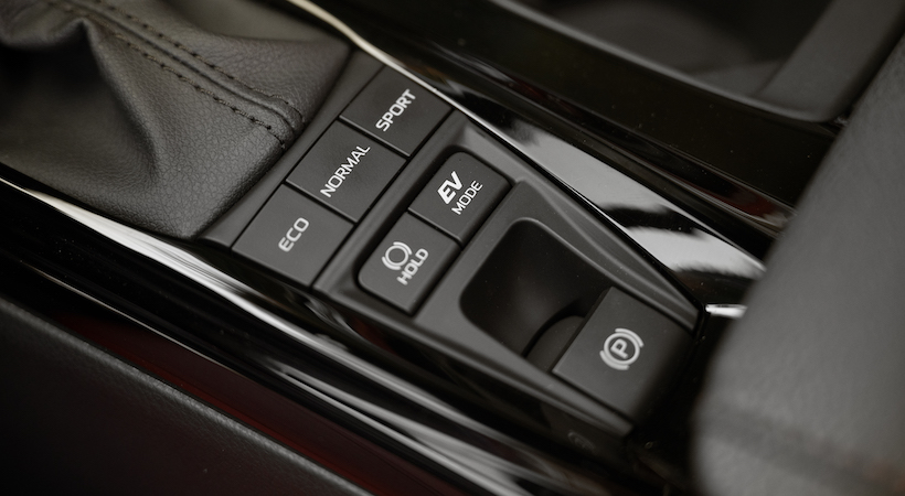 Conducción sostenible y estilo innovador en el Toyota Camry 2025. Foto: Toyota