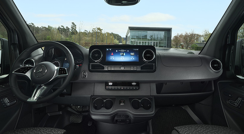 El interior es sencillo, pero cómodo y práctico. Foto: Mercedes-Benz 