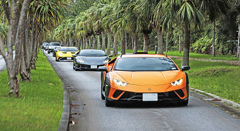Durante el recorrido hicieron paradas en lugares icónicos. Foto: Lamborghini