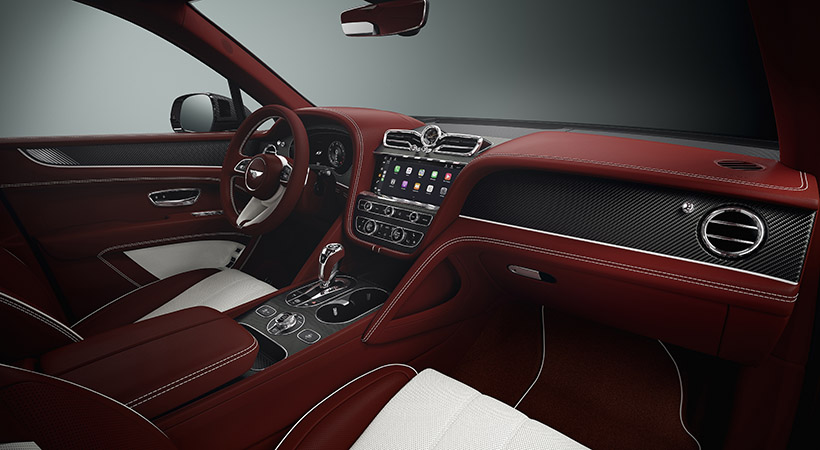 A nivel interior tenemos una combinación de colores personalizada, tapicería de cuero de alta calidad, fibra de carbono satinada y un sistema de audio Naim. Foto: Bentley