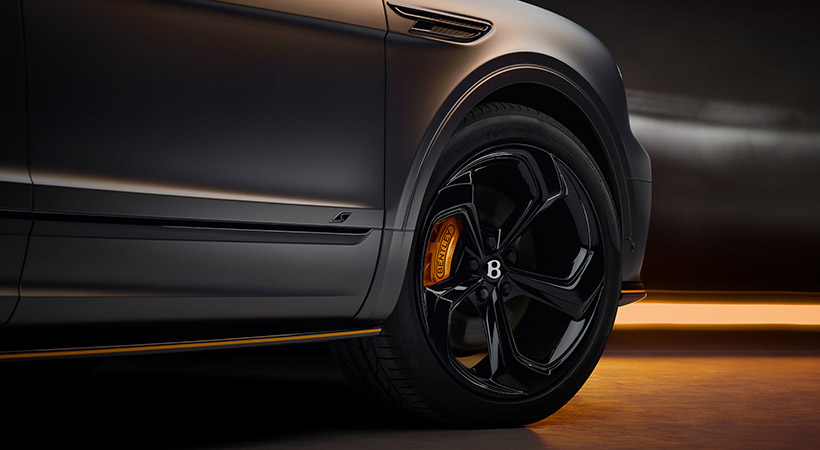 Los rines de 22 pulgadas presumen un color negro. Foto: Bentley