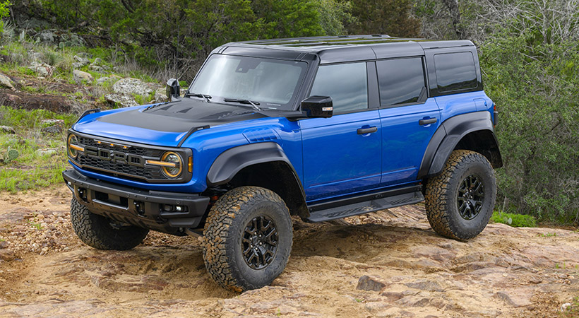 De acuerdo con Ford, la protección antivuelco en color negro sombra es una reminiscencia del Bronco de sexta generación. Foto: Ford