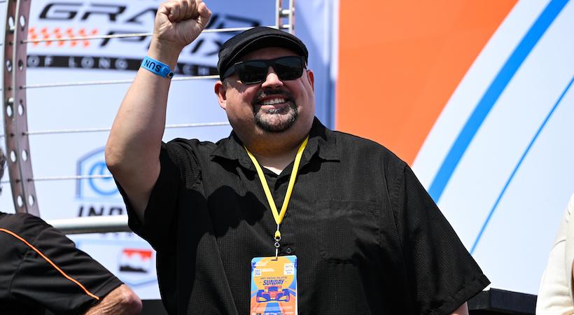 Gabriel Iglesias, comediante famoso, durante el Gran Premio de Long Beach 2024. Foto: IndyCar