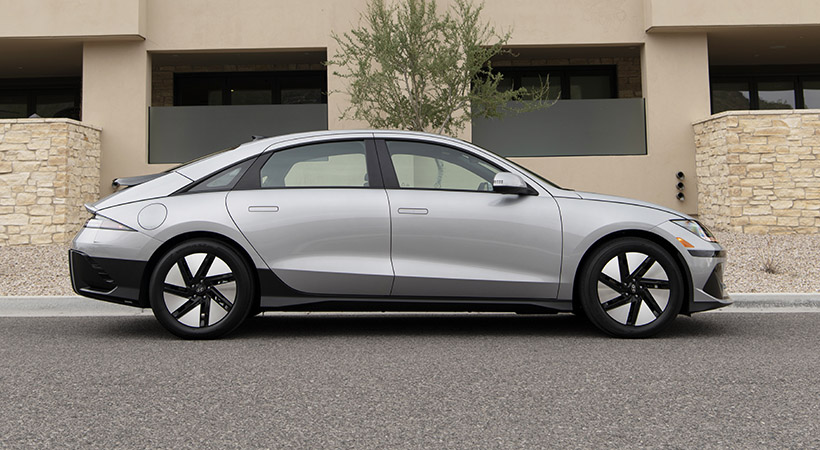 El Hyundai Ioniq 6 Limited AWD 2023 es un sedán eléctrico que combina un diseño elegante y futurista con un rendimiento potente. Hyundai