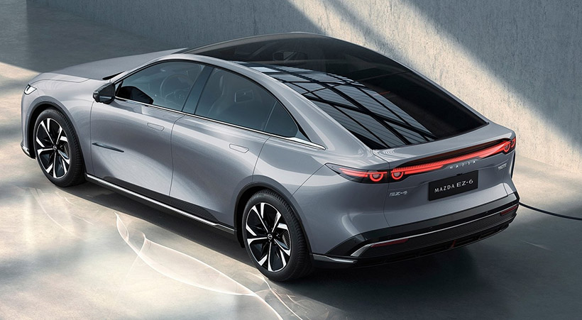 Mazda EZ-6 cuenta con un gran techo panorámico. Foto: Mazda