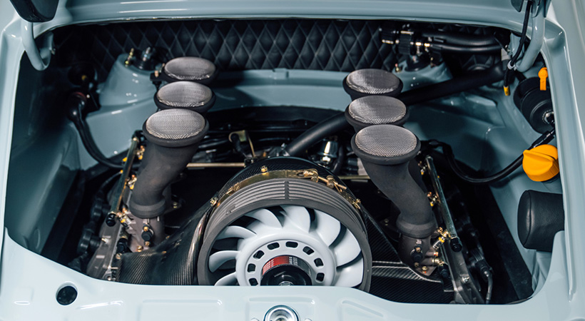 Bajo el capó trasero del Porsche GBR003 reside un motor bóxer de seis cilindros. Foto: Theon Design