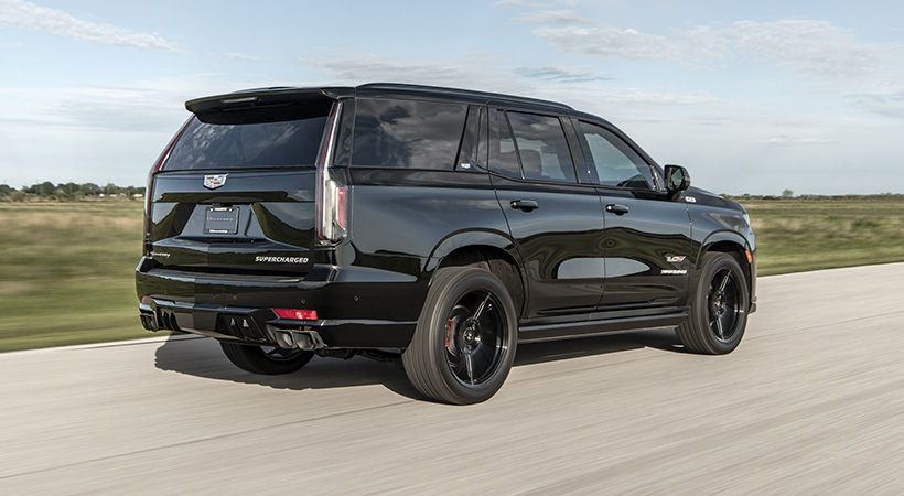 Durante las pruebas, el equipo de Hennessey enfrentó al SUV de tres filas contra la RAM TRX 2024 de serie. Foto: Hennessey
