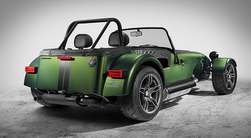 el Caterham Final Edition añade un toque distintivo con las emblemáticas franjas longitudinales . Foto: Caterham