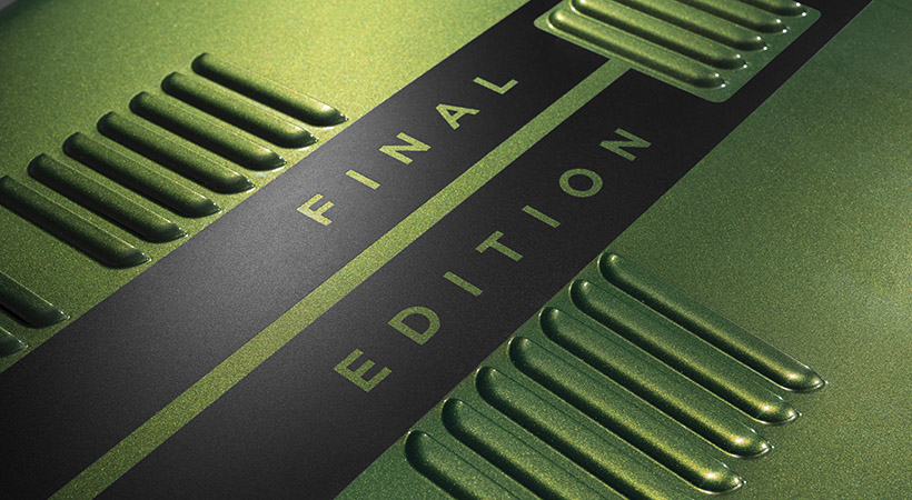 Estas franjas, que llevan el nombre del acabado, se extienden elegantemente sobre el capó. Foto: Caterham