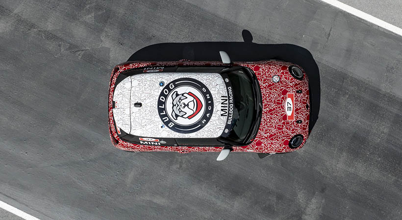 Podrás ver el nuevo JCW de gasolina en acción, compitiendo en la categoría SP 3T con el equipo privado Bulldog Racing. Foto: Mini