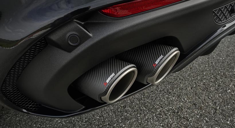En la parte postwerior destaca el sistema de escape Akrapovic. Foto: Alfa Romeo