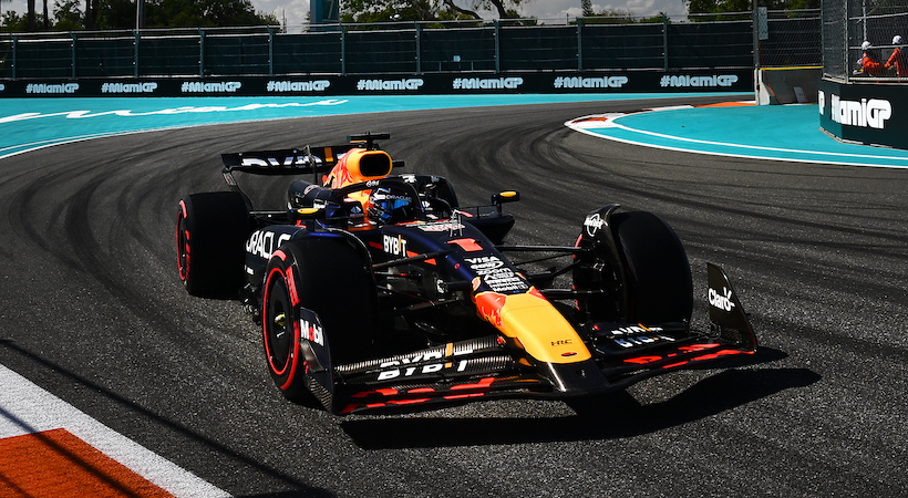 Max Verstappen corriendo durante el Gran Premio de Miami 2024. Foto: Clive Mason/Red Bull
