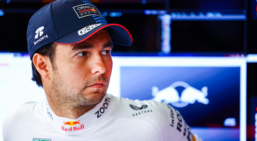 Sergio Pérez preparándose para el Gran Premio de Emilia-Romaña 2024. Foto: Mark Thompson/Red Bull