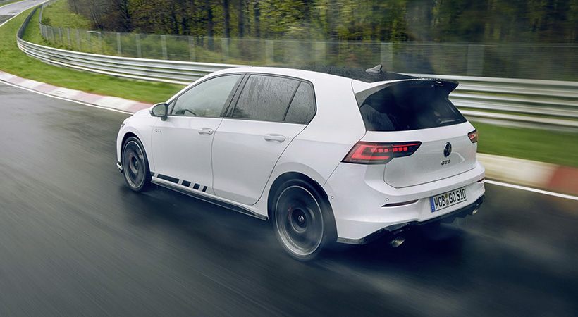 La versión estándar del GTI acelera de 0 a 62 mph en 5.9 segundos, mientras que el Clubsport lo hace en 5.6 segundos.  Foto: Volkswagen