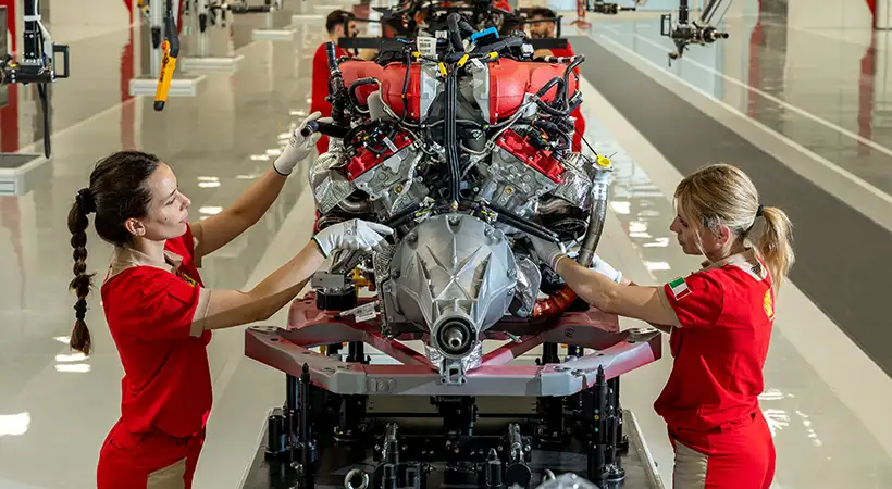 En el e-building de Ferrari se fabricar+an tanto modelos decombustión como eléctricos. Foto: Ferrari