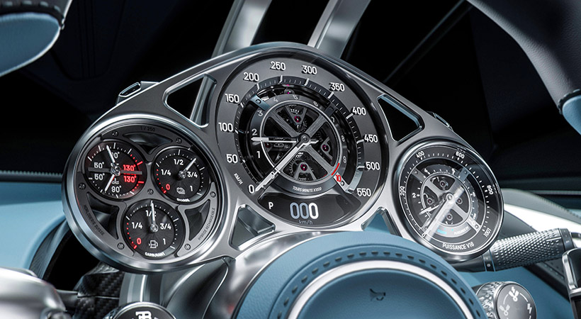 Tres grandes esferas en el volante muestran desde la velocidad hasta las revoluciones del motor, la cantidad de combustible, la temperatura del motor y más. Foto: Bugatti