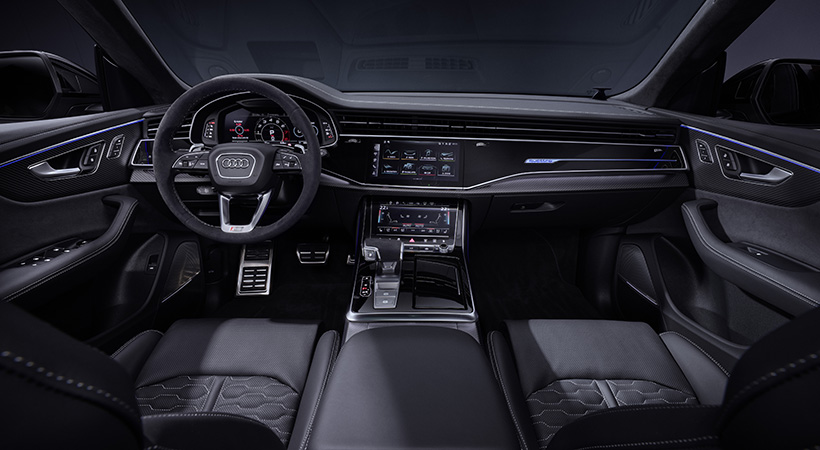 En cuanto al interior, encontramos asientos deportivos con tapicería perforada con costuras en diseño tipo panal. Foto: Audi