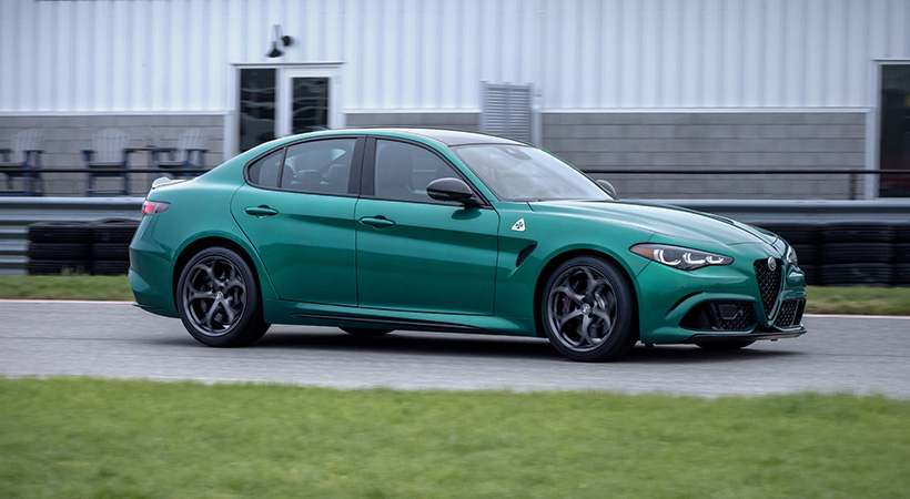 El Alfa Romeo Giulia Quadrifoglio RWD 2024 tiene un precio inicial de $81,370. Foto: Alfa Romeo 