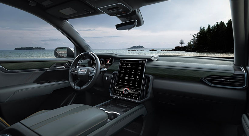 El interior es más amplio que el modelo precedente. Foto: GMC