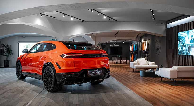 Este año, el Lounge Porto Cervo contará con la presencia de los dos recientes modelos híbridos de la marca. Foto: Lamborghini