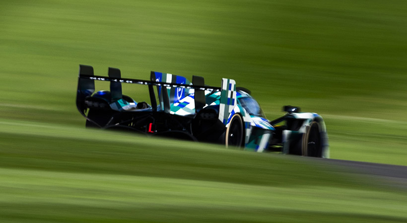 Aston Martin Valkyrie durante un proces de pruebas en 
Donington, Reino Unido, en julio de este año. Foto: Aston Martin 

Photo: Drew Gibson