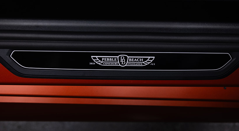 El logotipo y la inscripción #1/1 también se encuentran en los umbrales de las puertas delanteras. fOTO: bmw