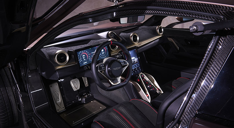 El interior está inspirado en el mundo de las carreras. Foto: Hispano Suiza