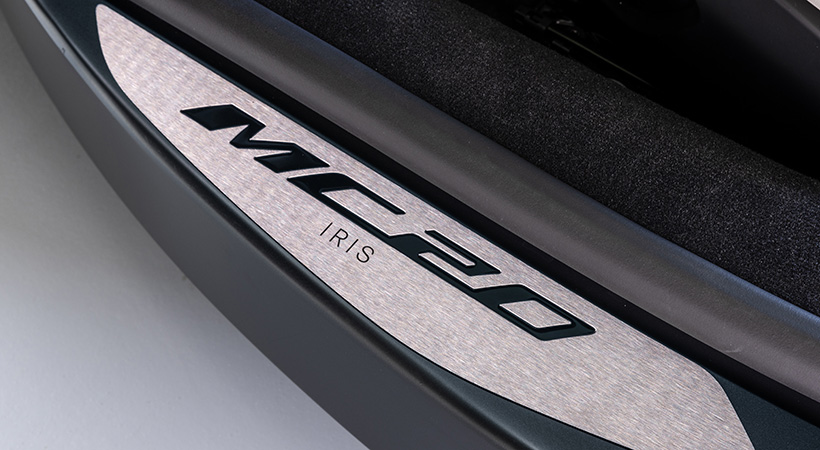 La cubierta delumbral de la puerta deL MC20. Foto: Maserati