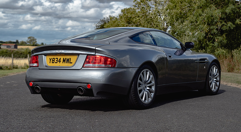 Con un precio estimado entre £50,000 ($65,800) y £70,000 ($92,128), este coupé cuenta con un motor V12, capaz de alcanzar cerca de 200 mph. Foto: H&H Classics