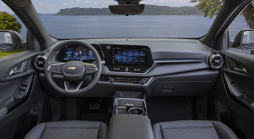 El interior se beneficia con una pantalla de infotenimiento más grande y el cambio de selector de velocidades a la columna de dirección. Foto: Chevrolet