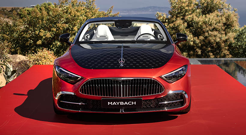 El capó está disponible en dos acabados, liso o bien con el logotipo de la marca alemana, ambos con terminado en Obsidian Black Metallic. Foto: Mercedes-Maybach