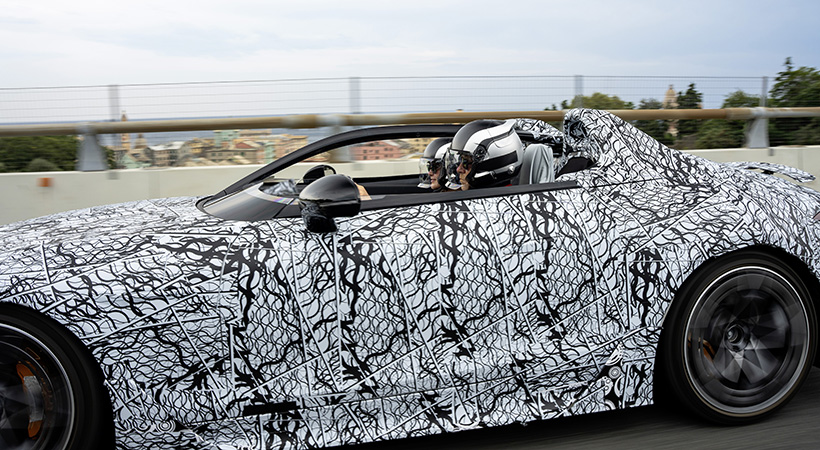 Con la compra del auto se obsequiarán dos cascos. Foto: Mercedes-AMG 