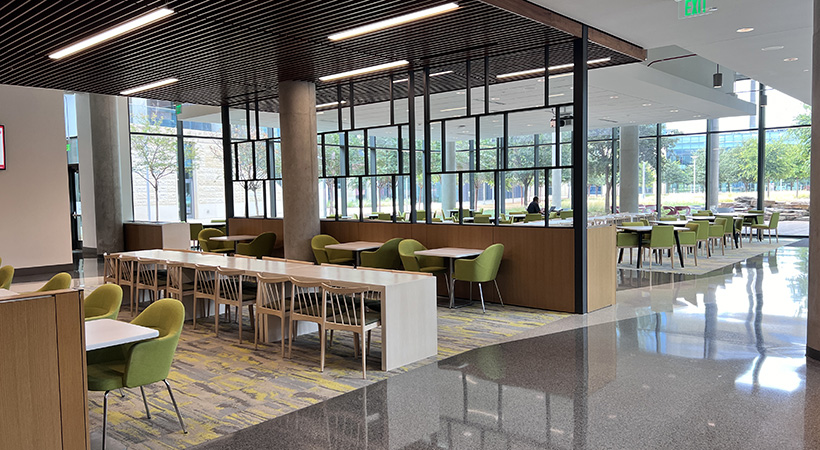 Uno de los muchos comedores que existen en el cuartel general de Toyota en Plabno, Texas. Foto: Marcos Bureau