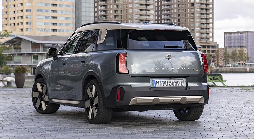 La impulsión corre a cargo de dos motores eléctricos que generan un total de 308 caballos de fuerza y 364 libras-pie de torque. fOTO: mINI