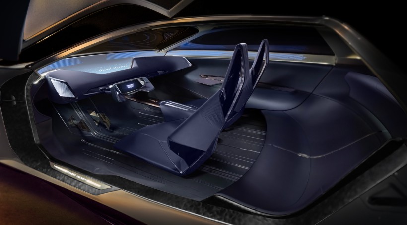 En el interior, Cadillac ha diseñado un habitáculo que envuelve a los ocupantes. Foto: Cadillac