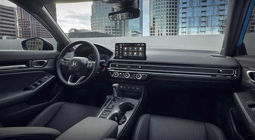 En el interior, el Civic mantiene un estilo discreto y funcional. El modelo que manejamos tenía una combinación de tapicería en gris claro y negro. Foto: Honda